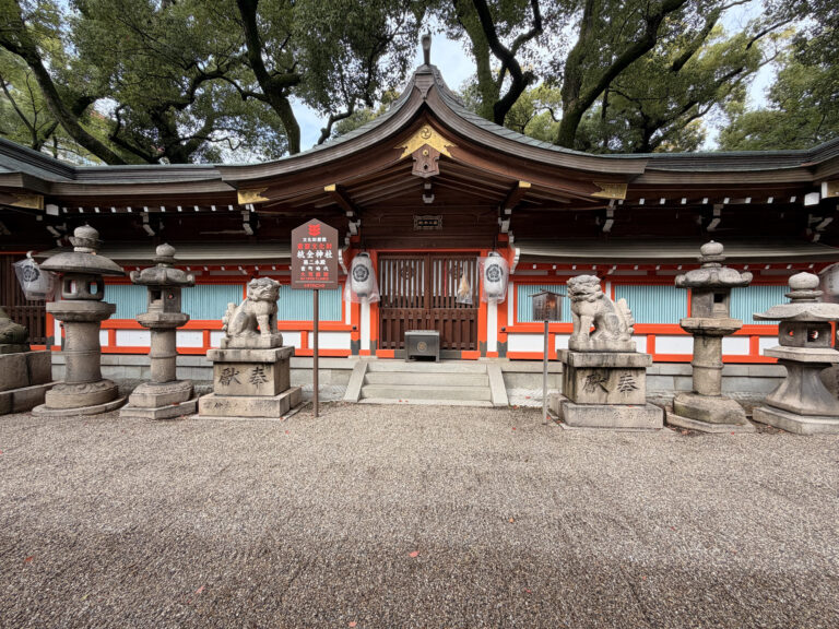 杭全神社・正面から見た社殿